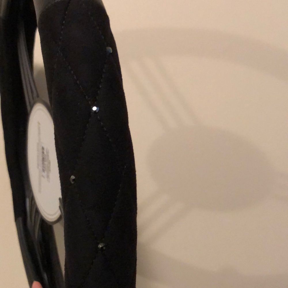 Dazzling Steering wheel cover - Picture 3 of 5